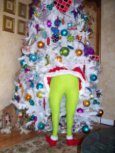 grinch_in_the_tree_large